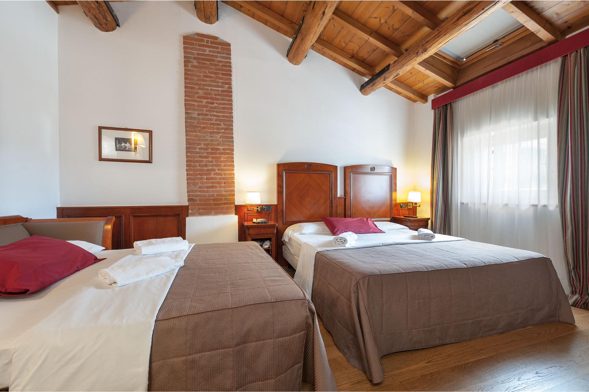 Hotel Villa Malaspina Castel d'Azzano Exterior foto