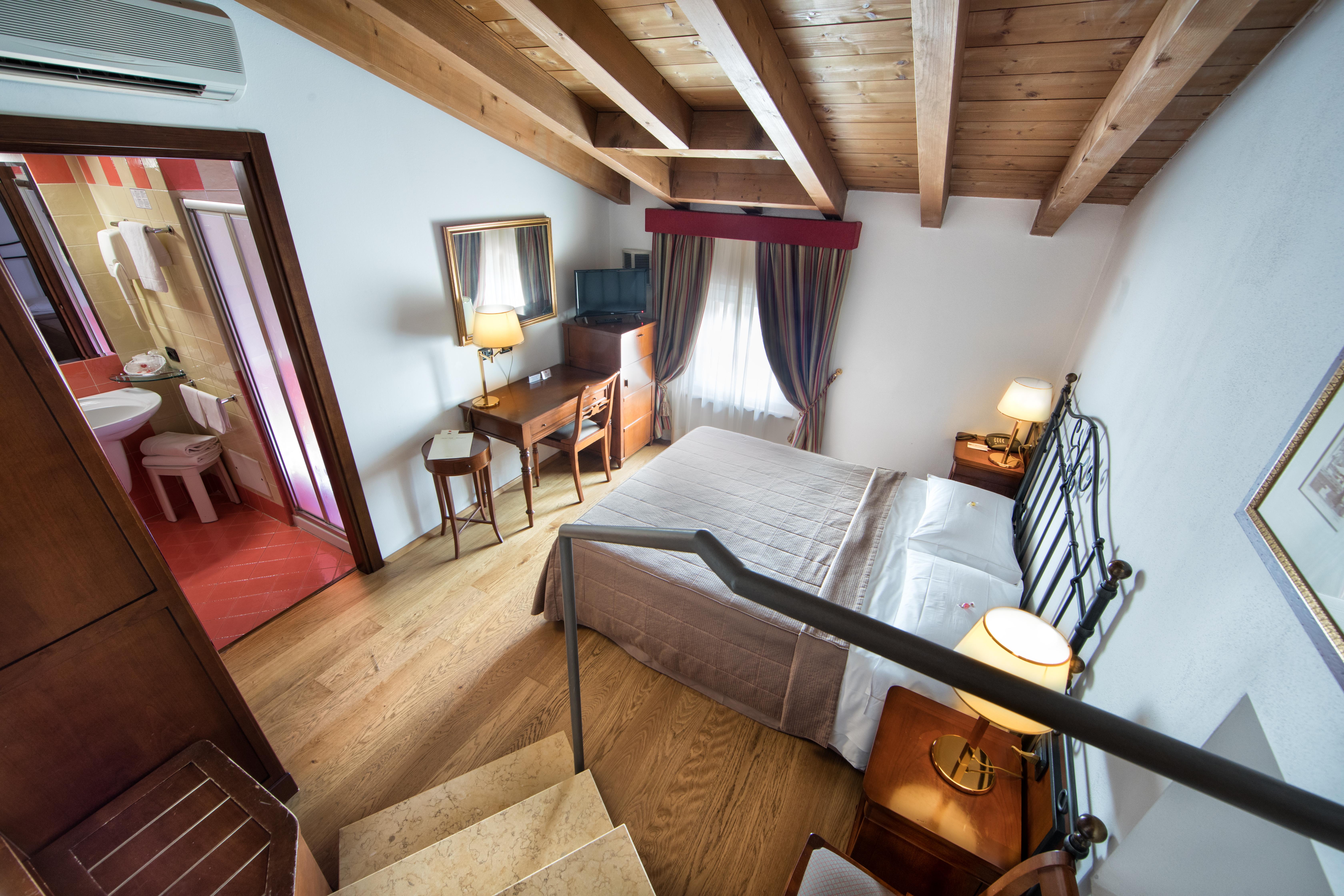 Hotel Villa Malaspina Castel d'Azzano Exterior foto