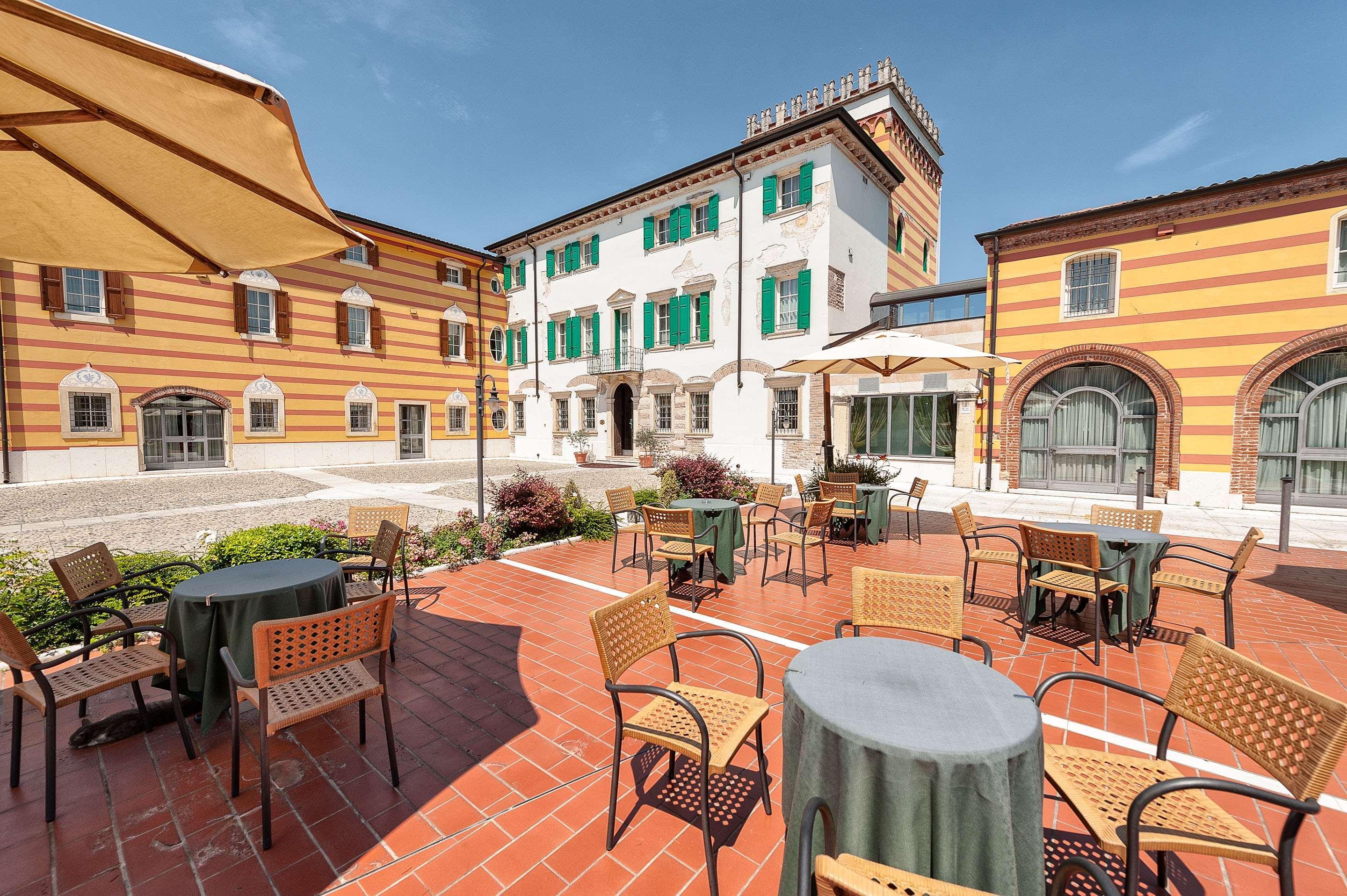 Hotel Villa Malaspina Castel d'Azzano Exterior foto
