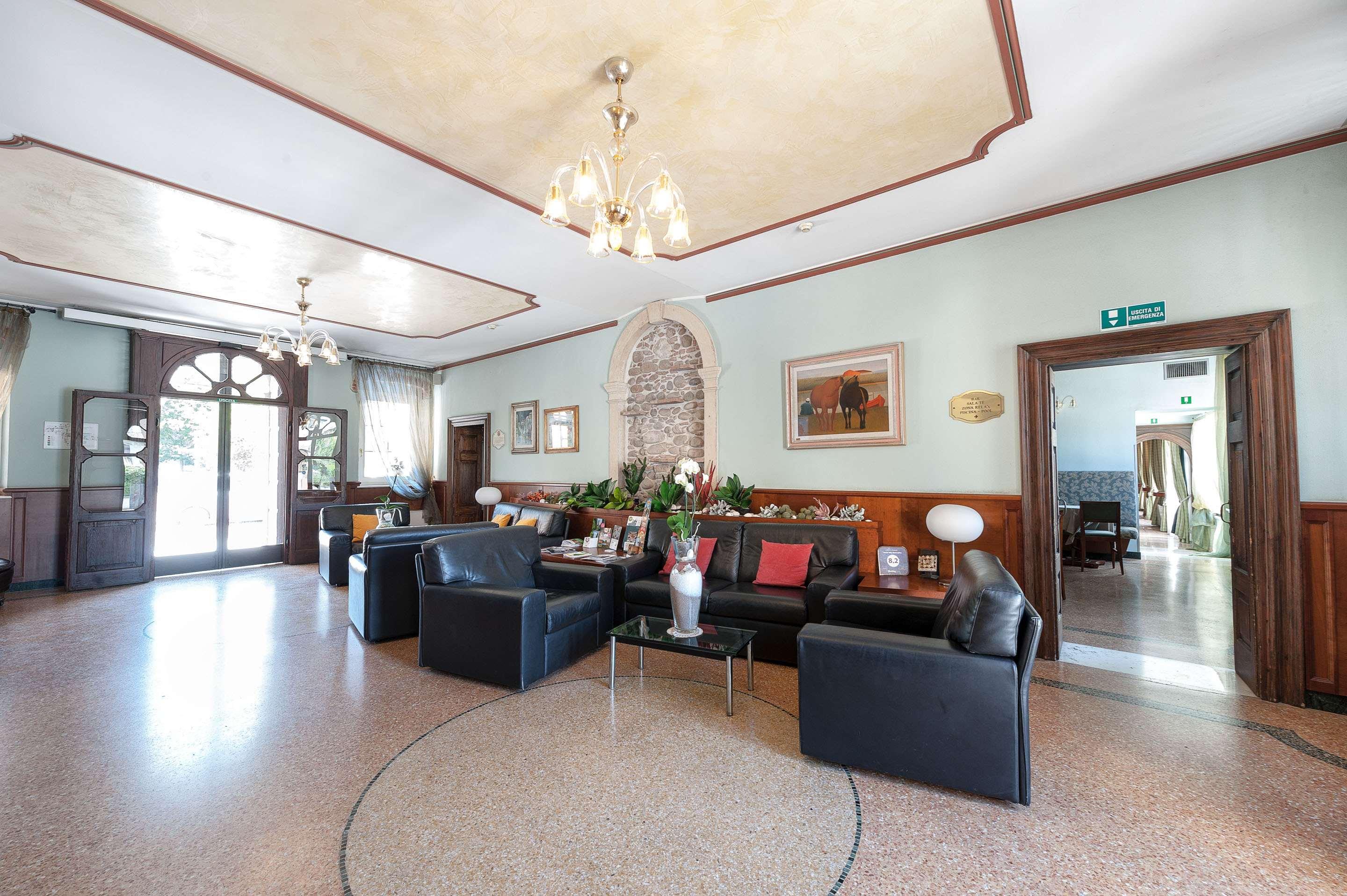 Hotel Villa Malaspina Castel d'Azzano Exterior foto