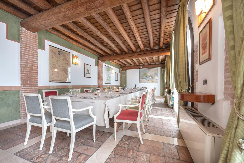 Hotel Villa Malaspina Castel d'Azzano Exterior foto