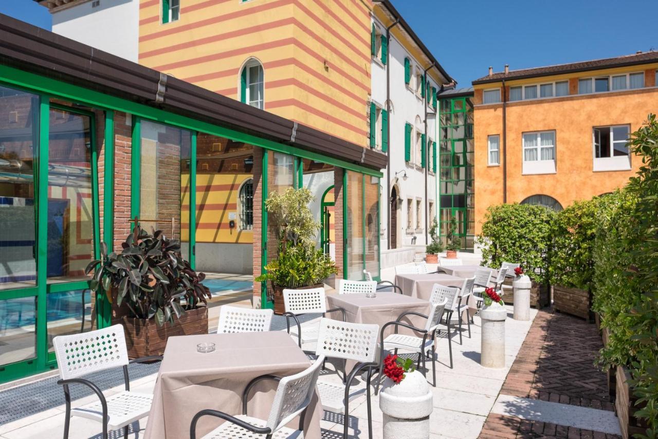 Hotel Villa Malaspina Castel d'Azzano Exterior foto