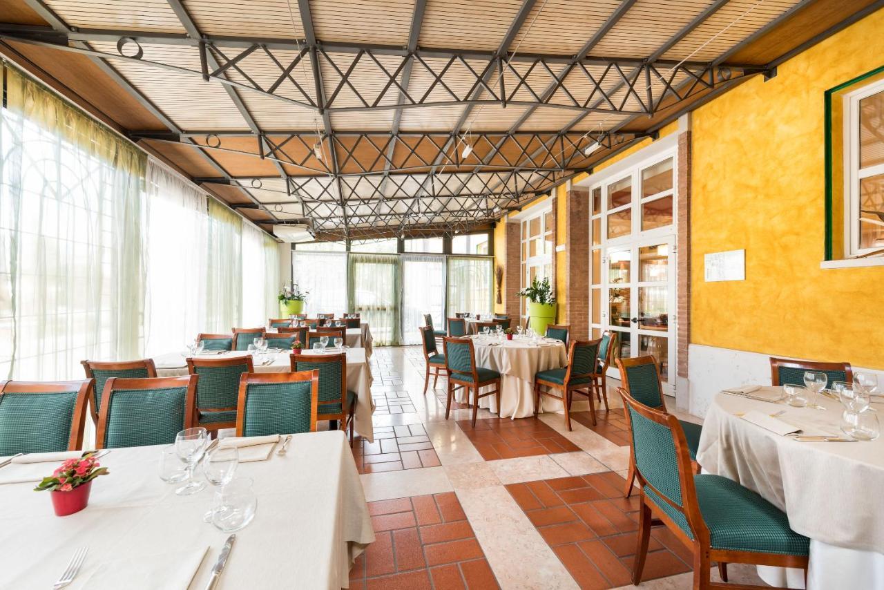 Hotel Villa Malaspina Castel d'Azzano Exterior foto